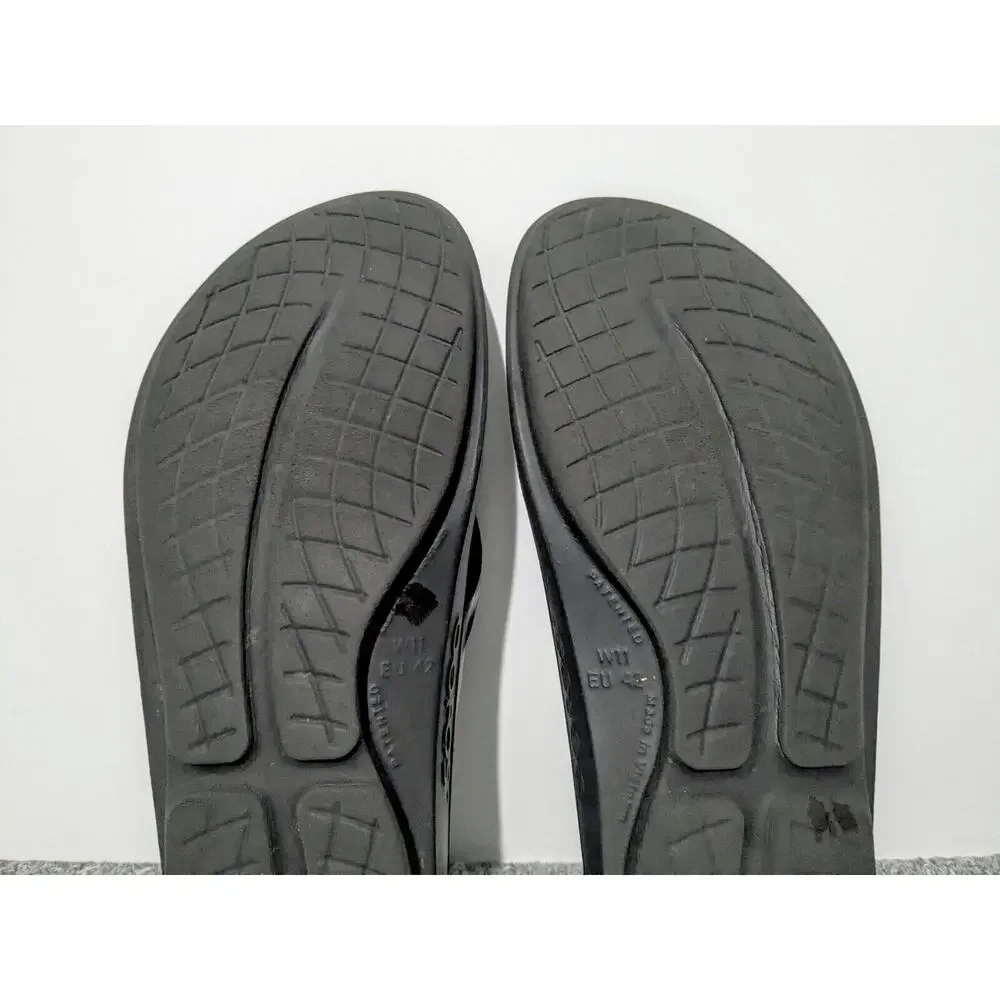 OOFOS Black Women's Recovery Flip Sandals